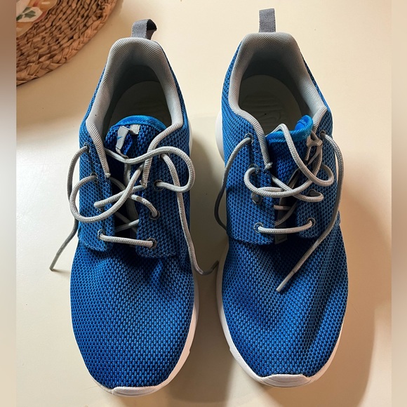 BRAND NEW Blue Nike Running Shoes - Picture 4 of 5